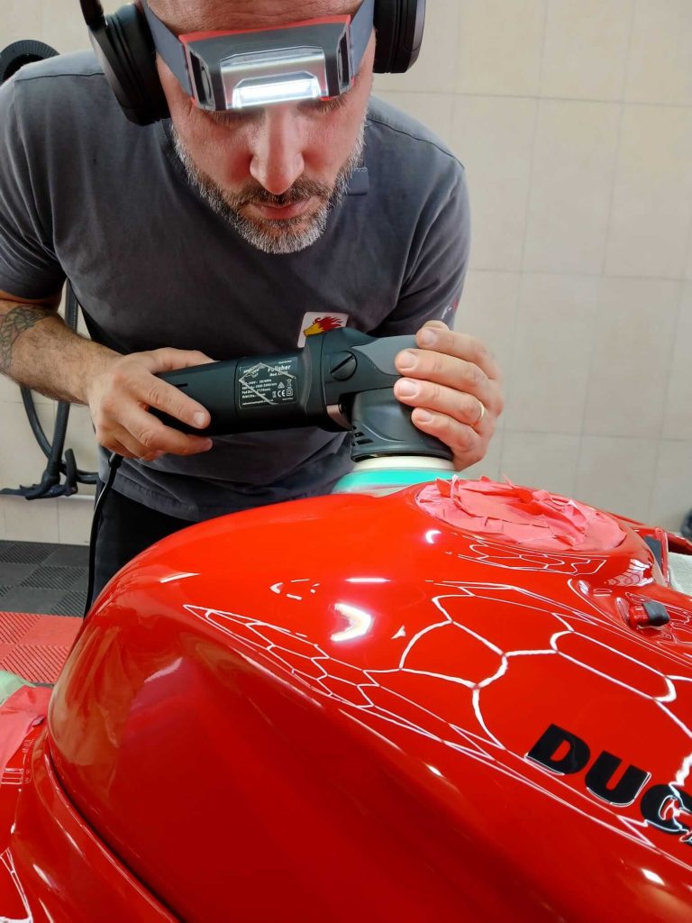 Car Detailing Moto Ducati